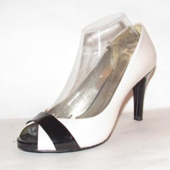 Anne Klein Ivory Black Patent Leather Peep Toe - Picture 1 of 12